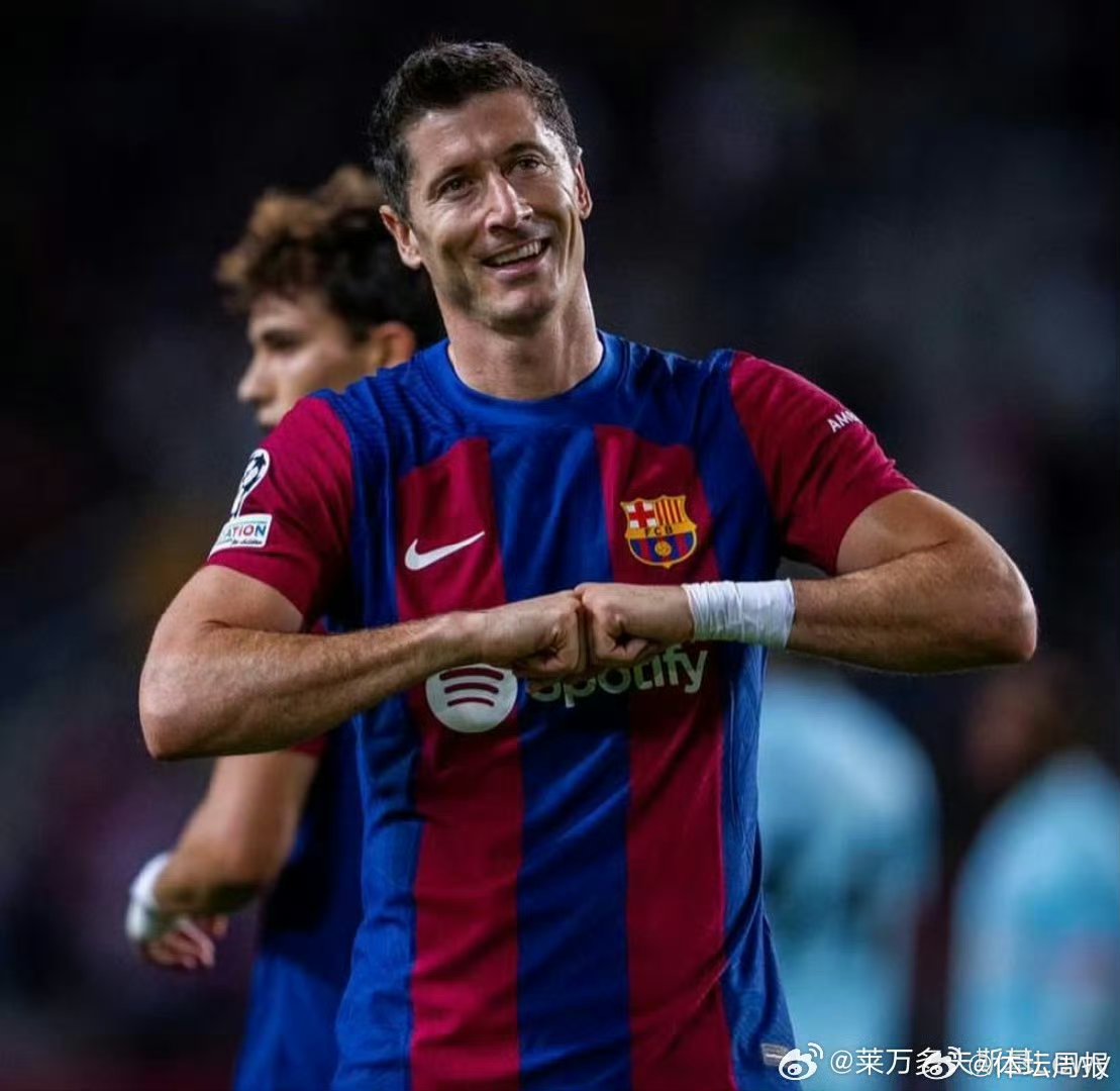 开云体育平台-Uzi迎来十二赛季出色发挥，雄鹿观众热烈欢呼！(贴吧欢呼表情uzi)