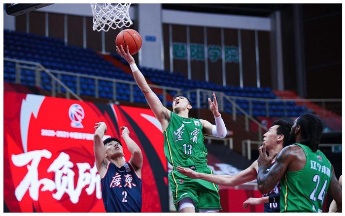 开云-爱游戏-关于游泳半决赛上演强强对话，吴越貔貅队翻盘庐州灰熊队，战术调整见效；经验成为胜负手的信息