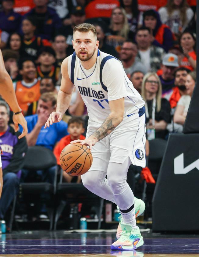 Kaiyun Sports-开云体育-包含达拉斯独行侠迎国王杯关键赛；今夜迎来里程碑；引发热议；细节决定成败的词条